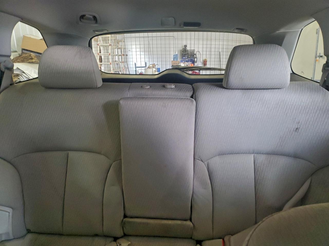 Subaru Outback 2.5i Premium Image 13