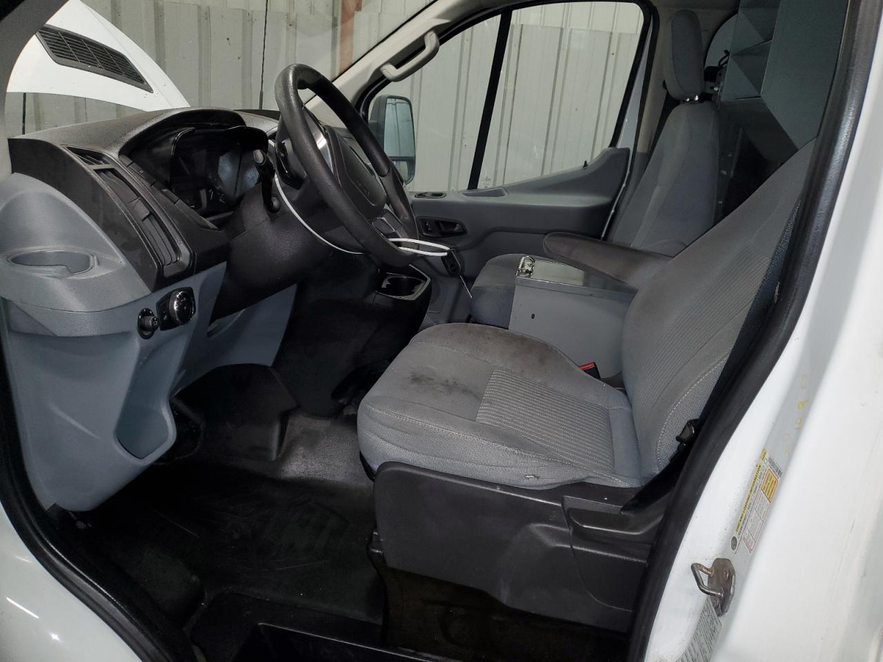 Ford Transit T-250 Image 5