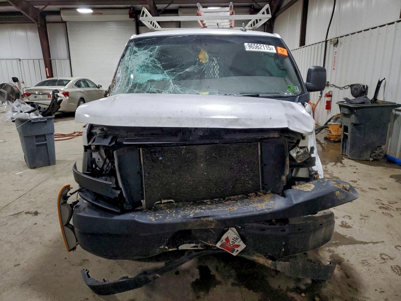 GMC Savana G2500 Image 2