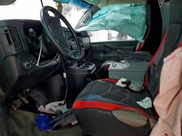 GMC Savana G2500 Image 6