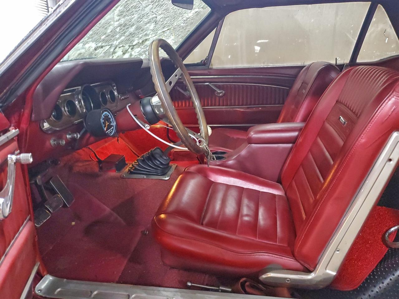 Ford Mustang Image 9