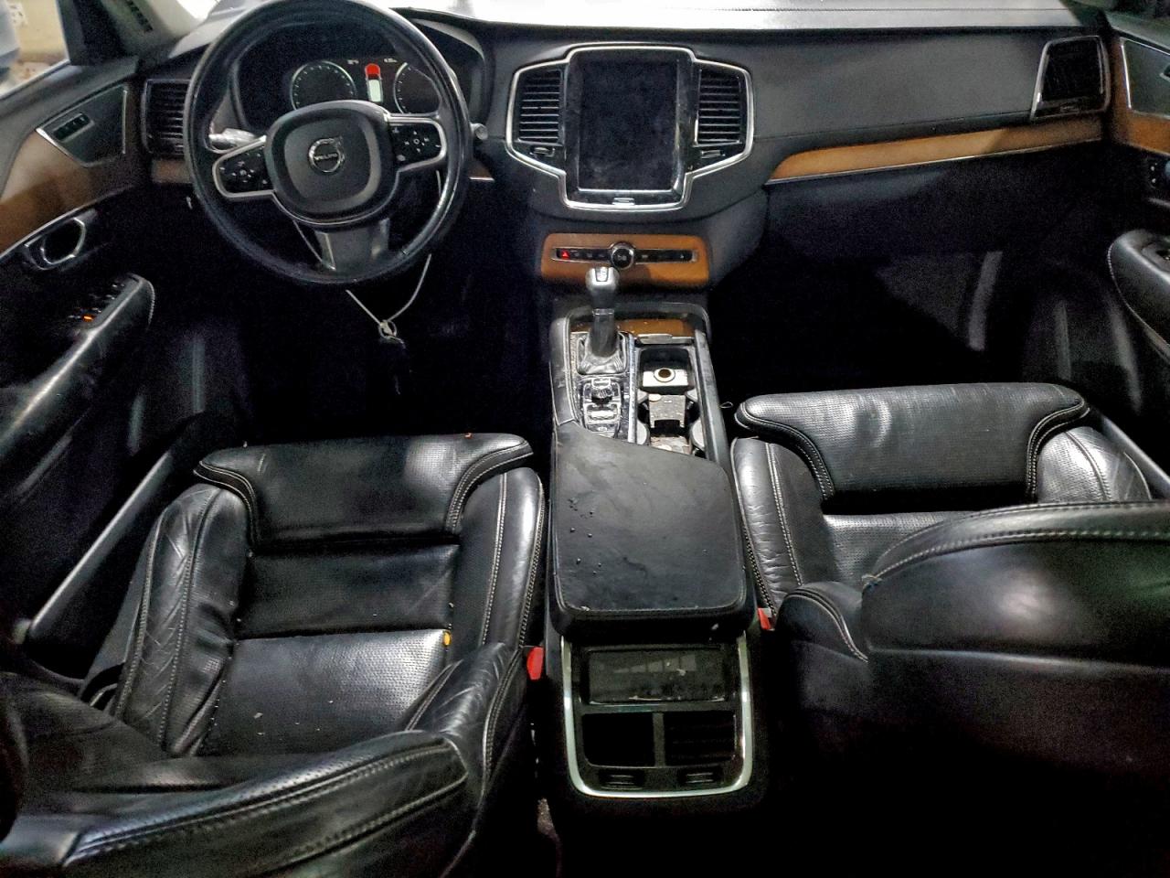 Volvo XC90 T6 Image 11