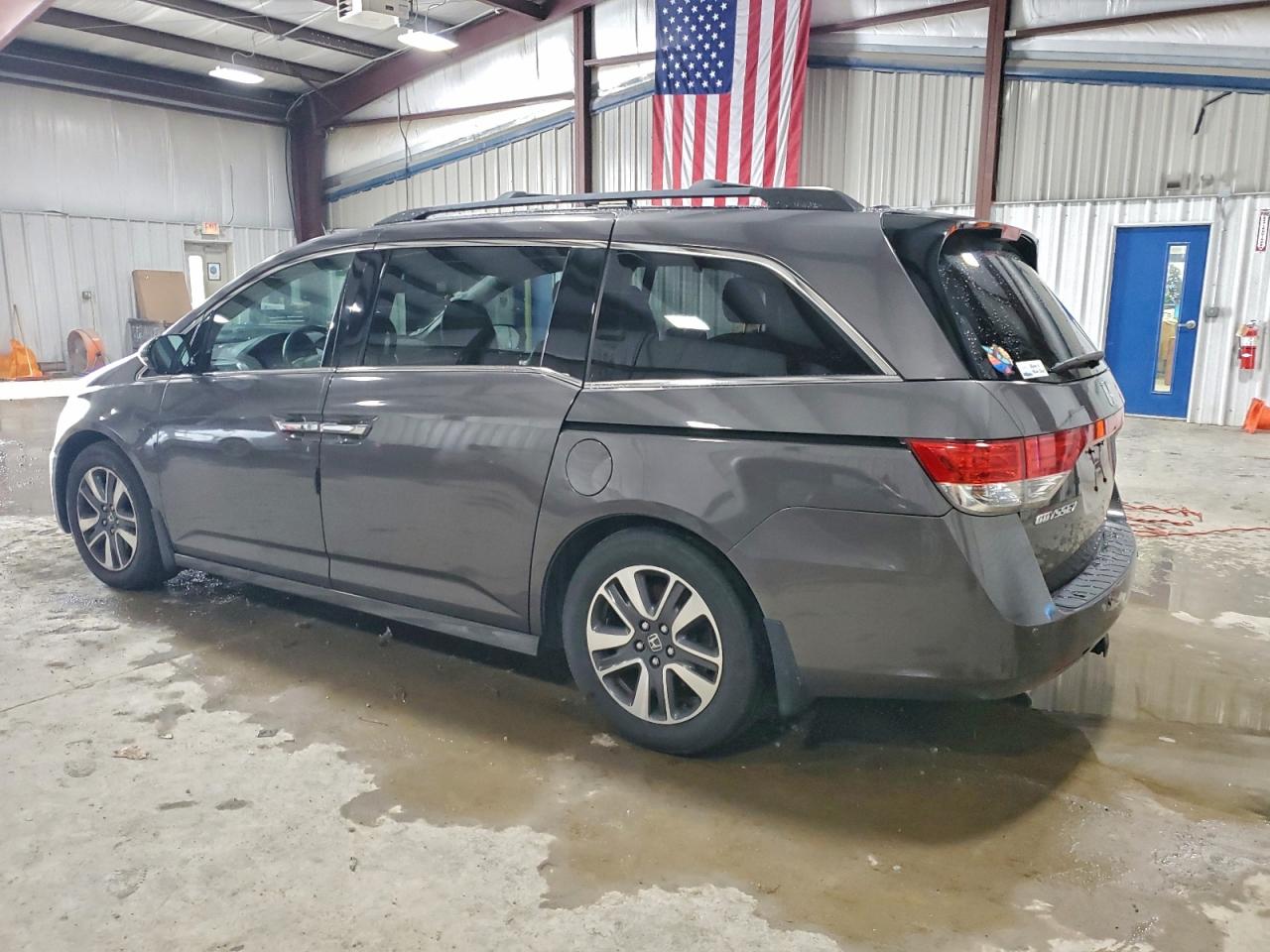 Honda Odyssey Touring Image 2