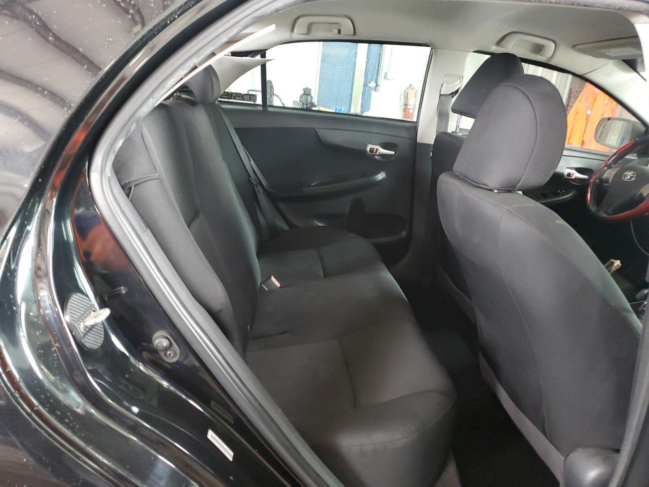 Toyota Corolla Base Image 8