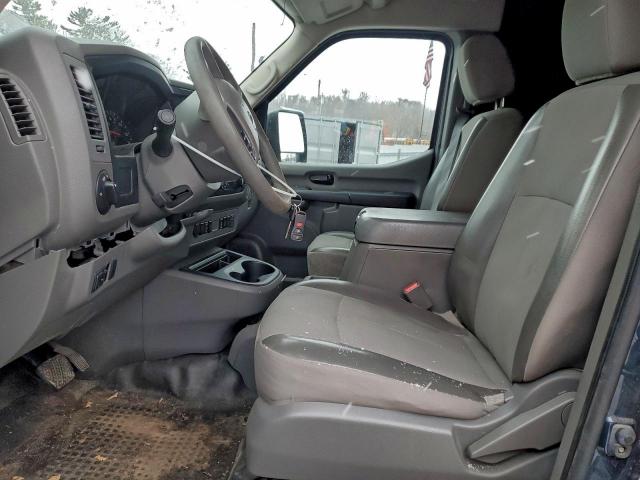 Nissan Nv 2500 S Image 4