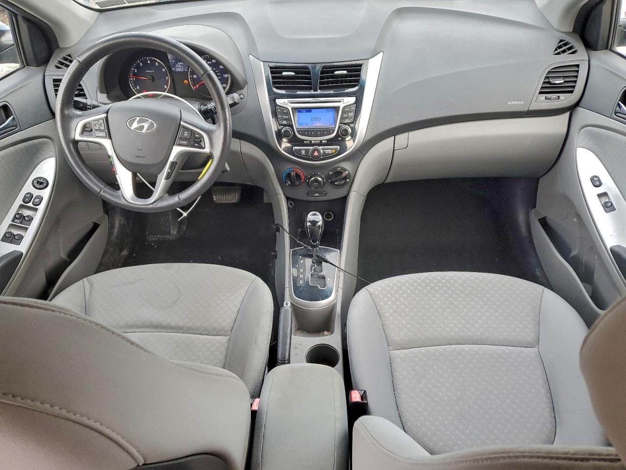 Hyundai ACCENT Gls Image 11