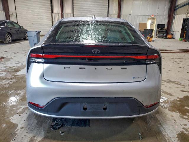 Toyota Prius Le Image 11