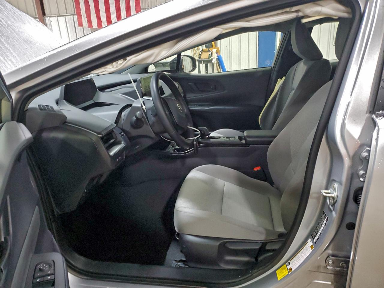 Toyota Prius Le Image 9