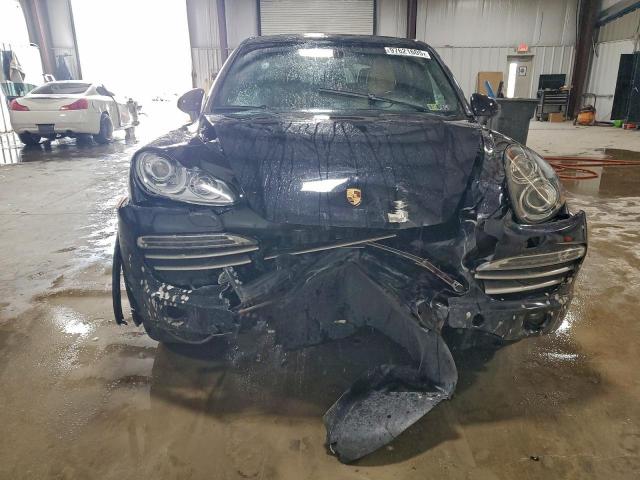 Porsche Cayenne Image 2