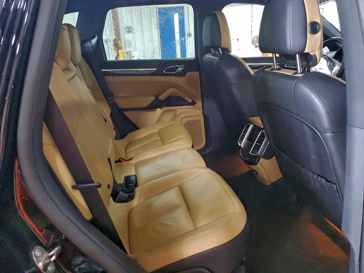 Porsche Cayenne Image 9