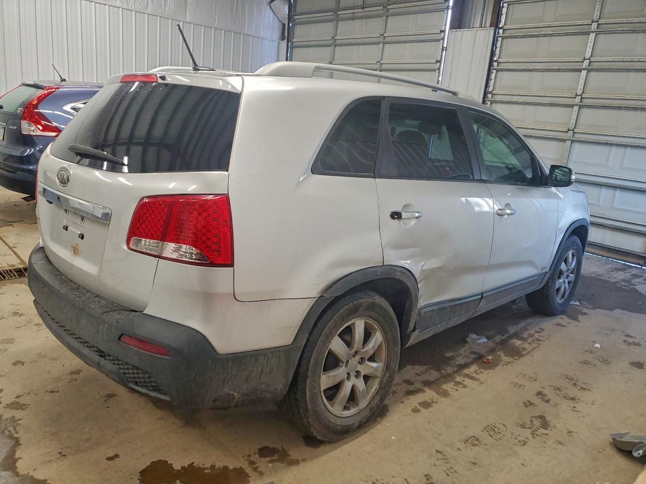 Kia Sorento Base Image 5