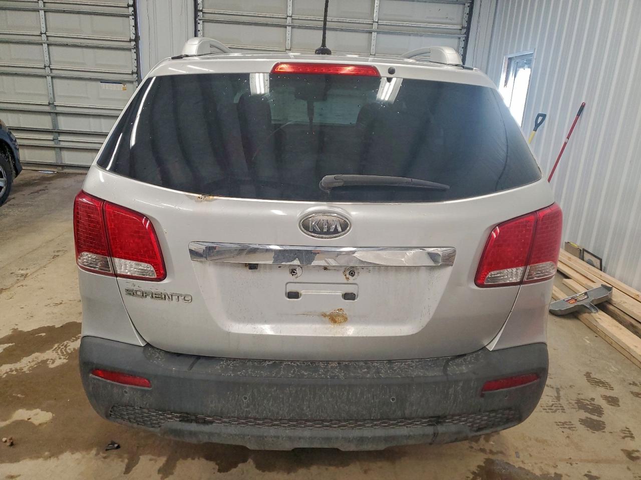 Kia Sorento Base Image 8