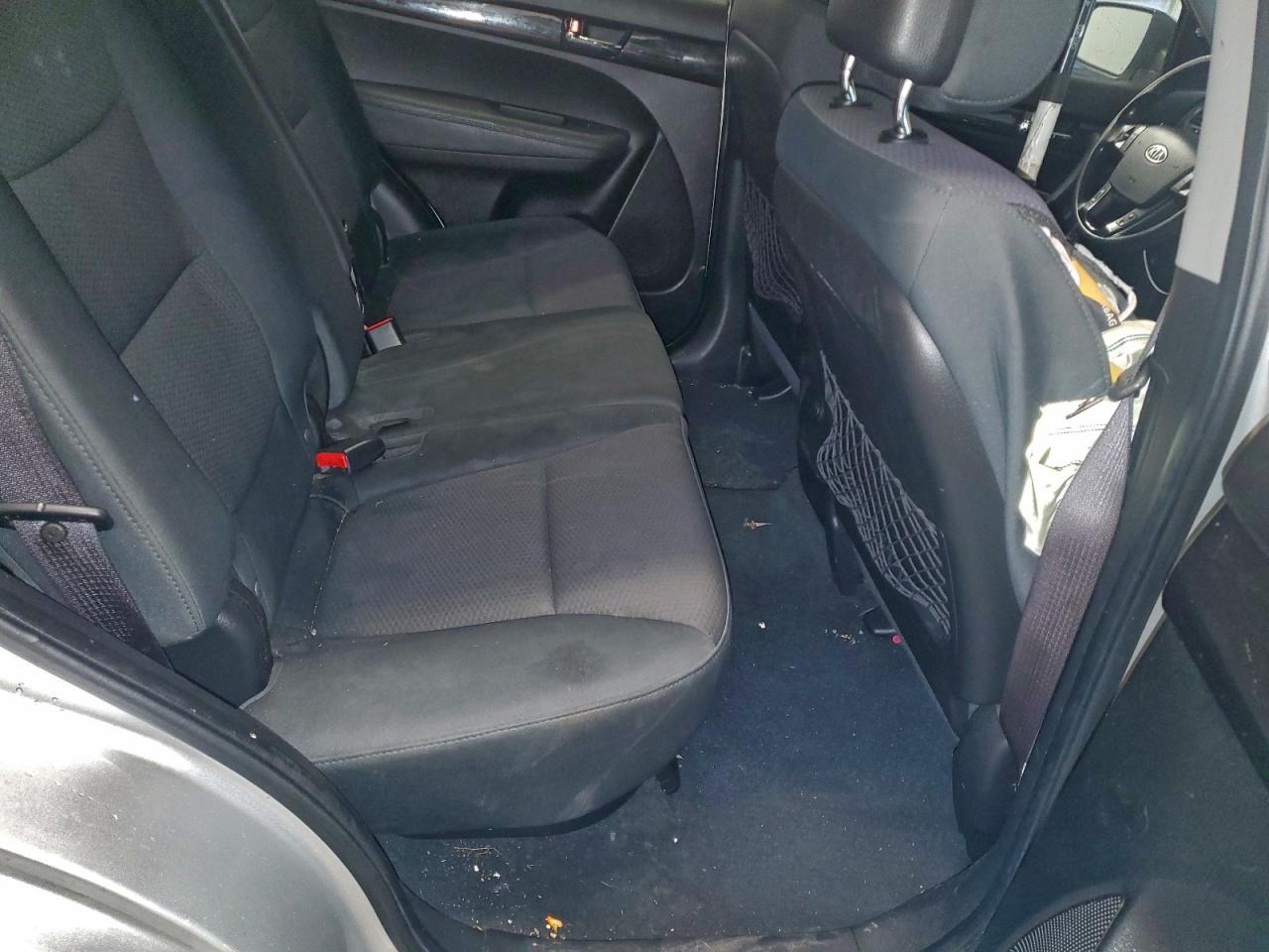 Kia Sorento Base Image 4