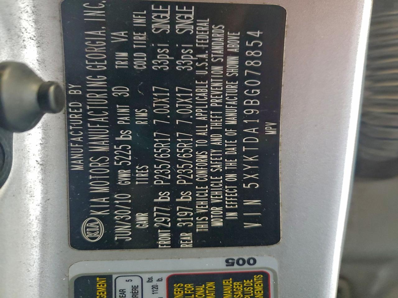 Kia Sorento Base Image 13