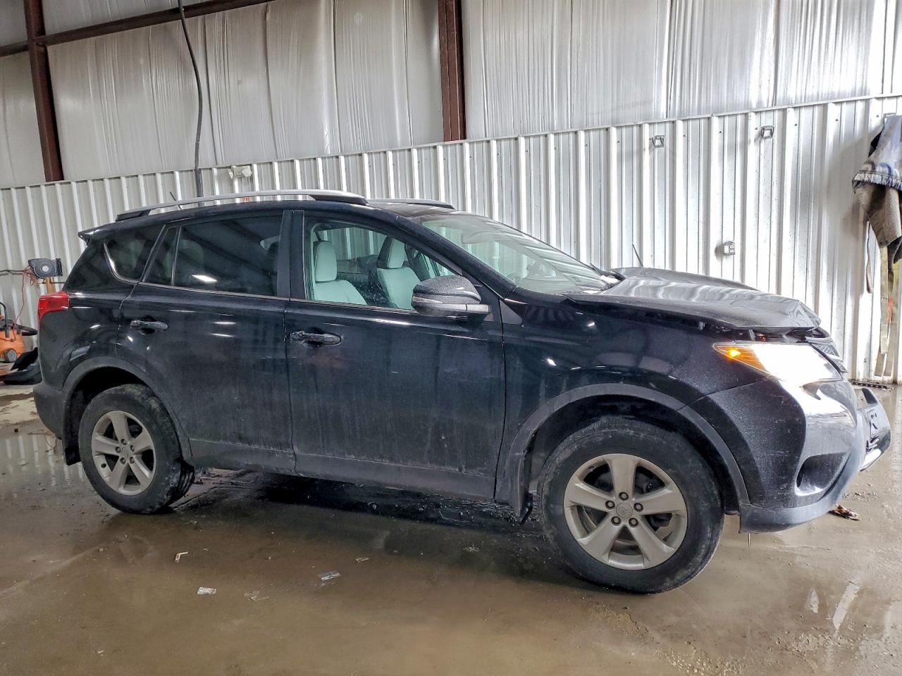 Toyota RAV4 Xle Image 3