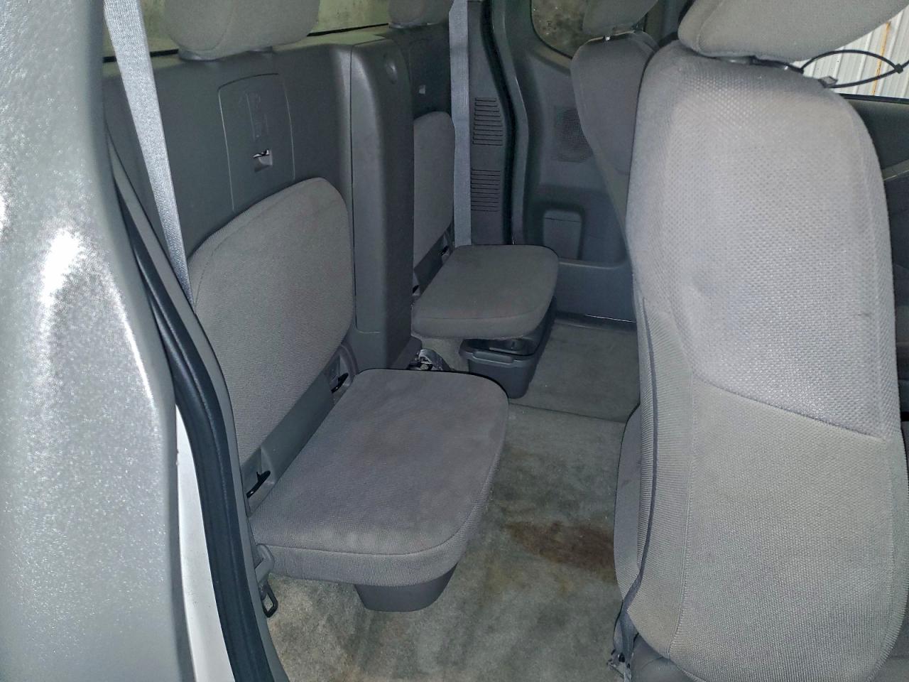 Nissan Frontier S Image 8