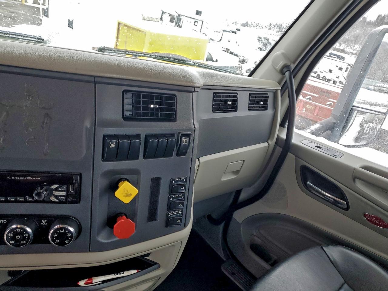 Peterbilt 579 Image 5