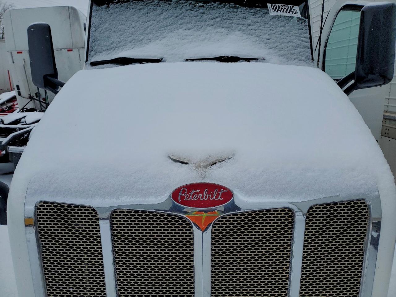 Peterbilt 579 Image 7