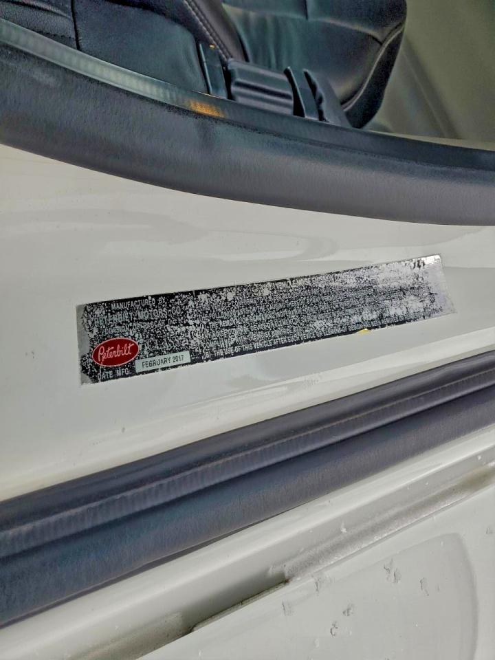 Peterbilt 579 Image 10