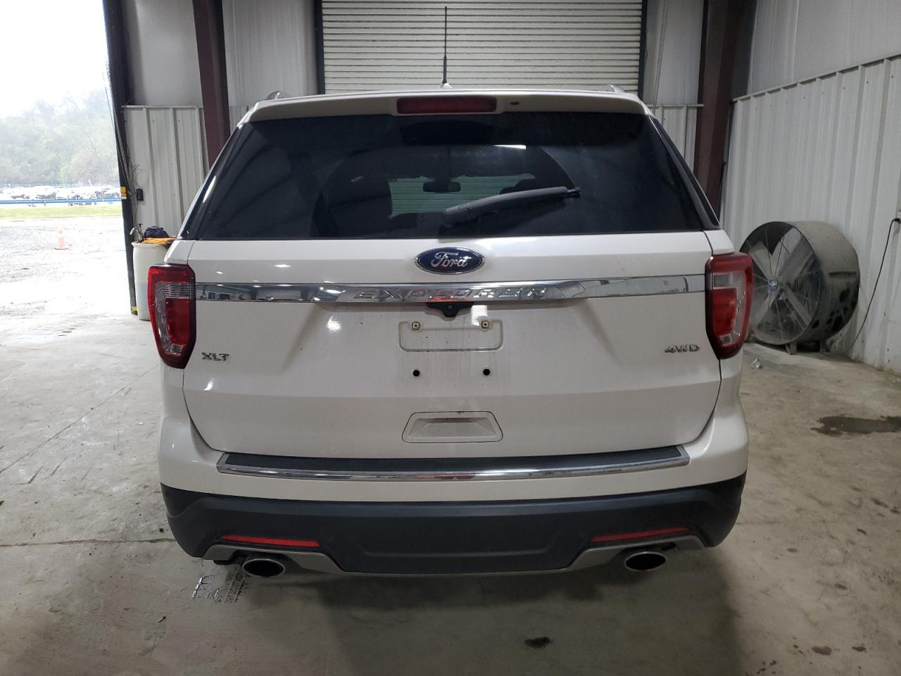 Ford Explorer Xlt Image 2