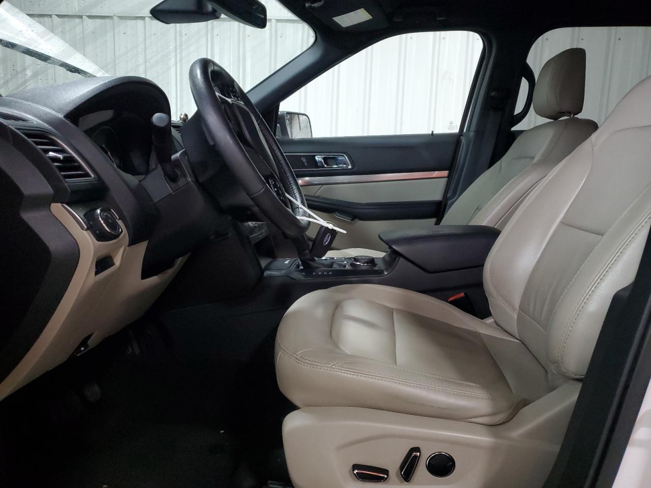 Ford Explorer Xlt Image 8