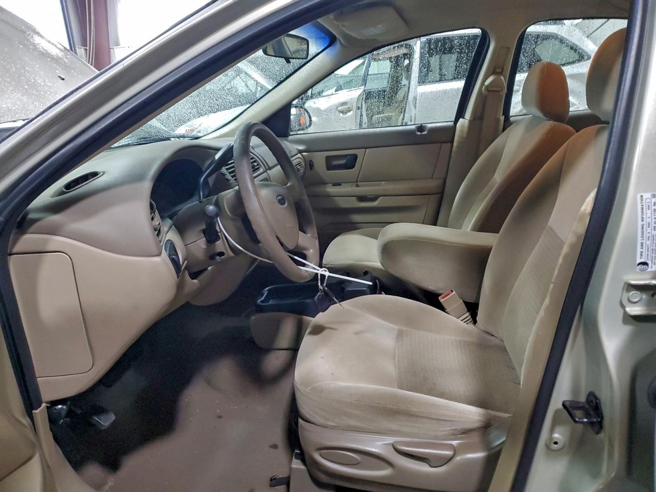 Ford Taurus Se Image 4