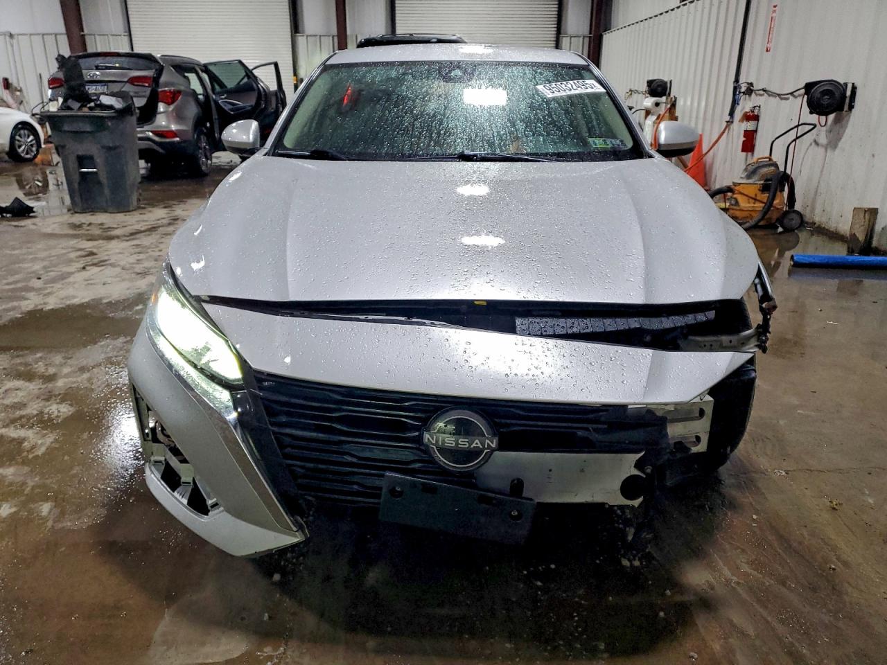 Nissan Altima S Image 9