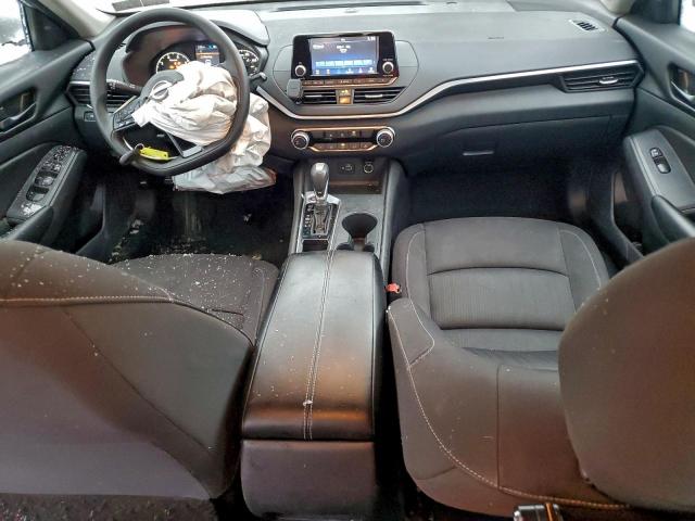 Nissan Altima S Image 3