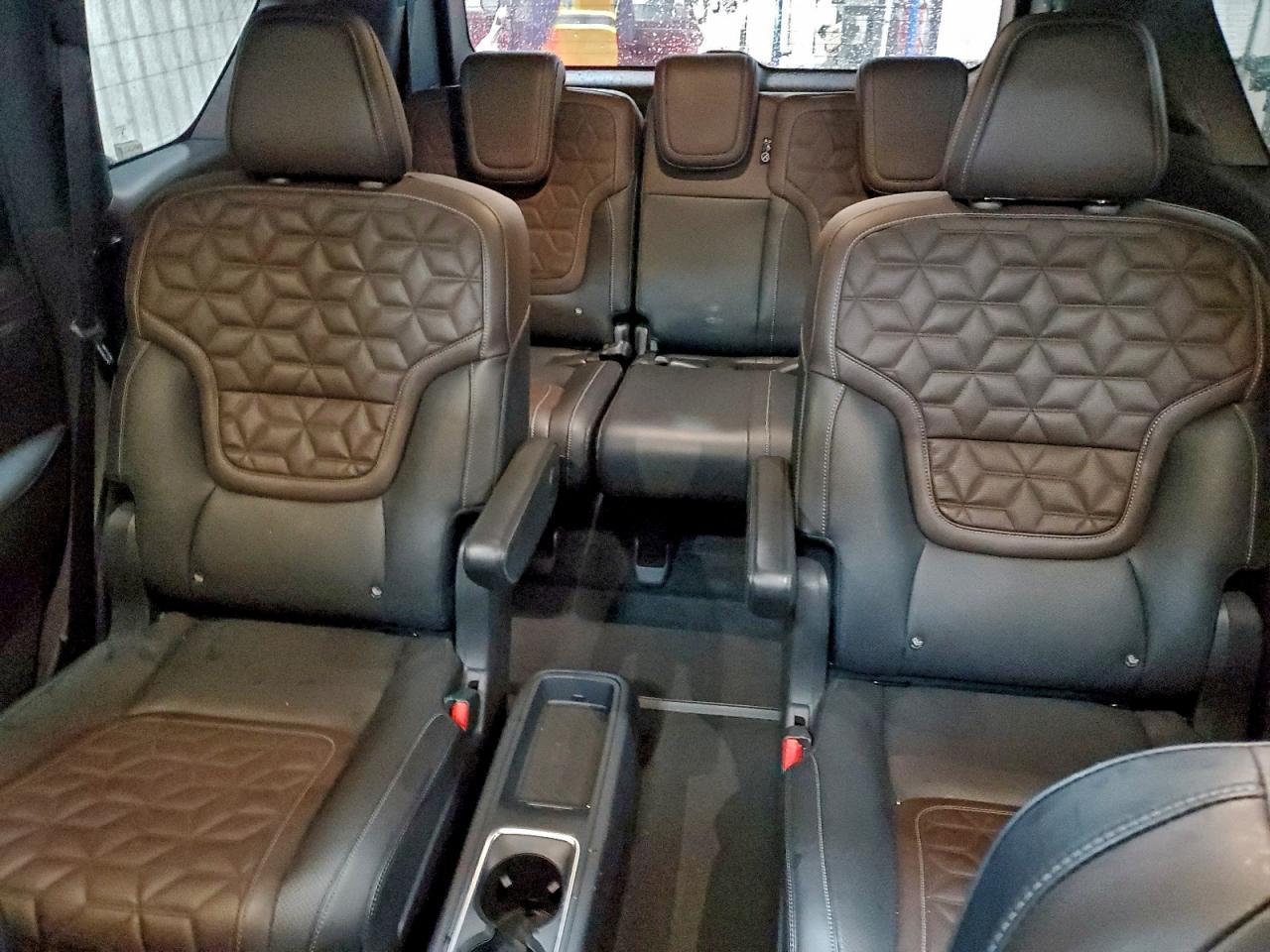 Nissan Armada Platinum Image 2