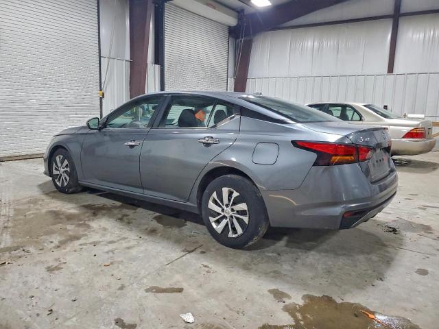 Nissan Altima S Image 3