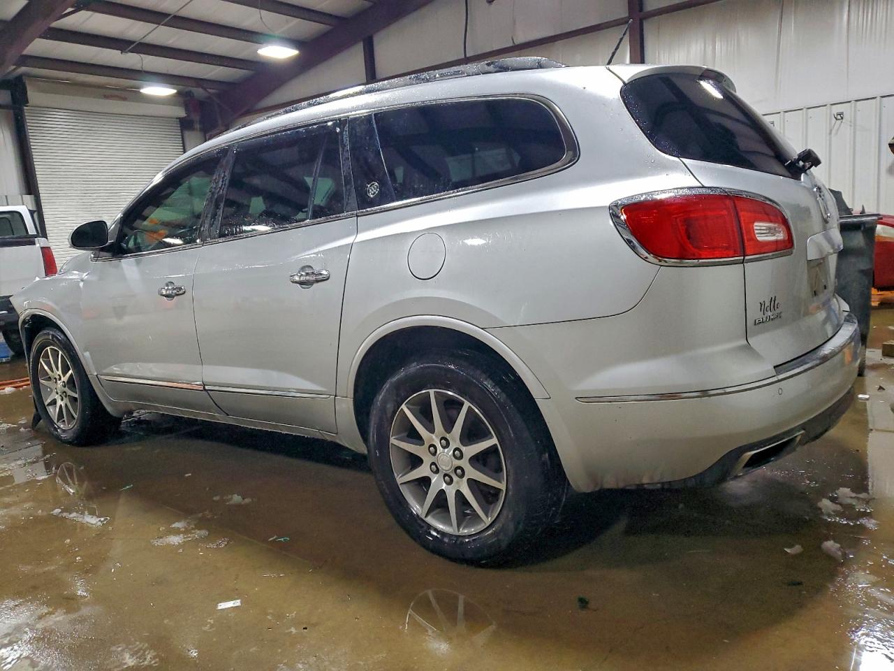 Buick Enclave Image 2