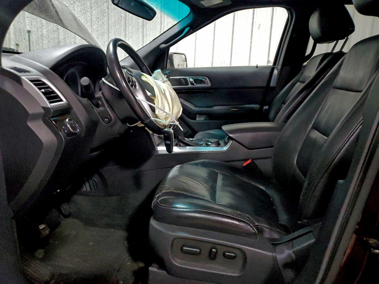 Ford Explorer Limited Image 3