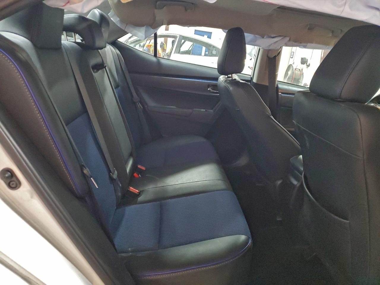 Toyota Corolla L Image 12