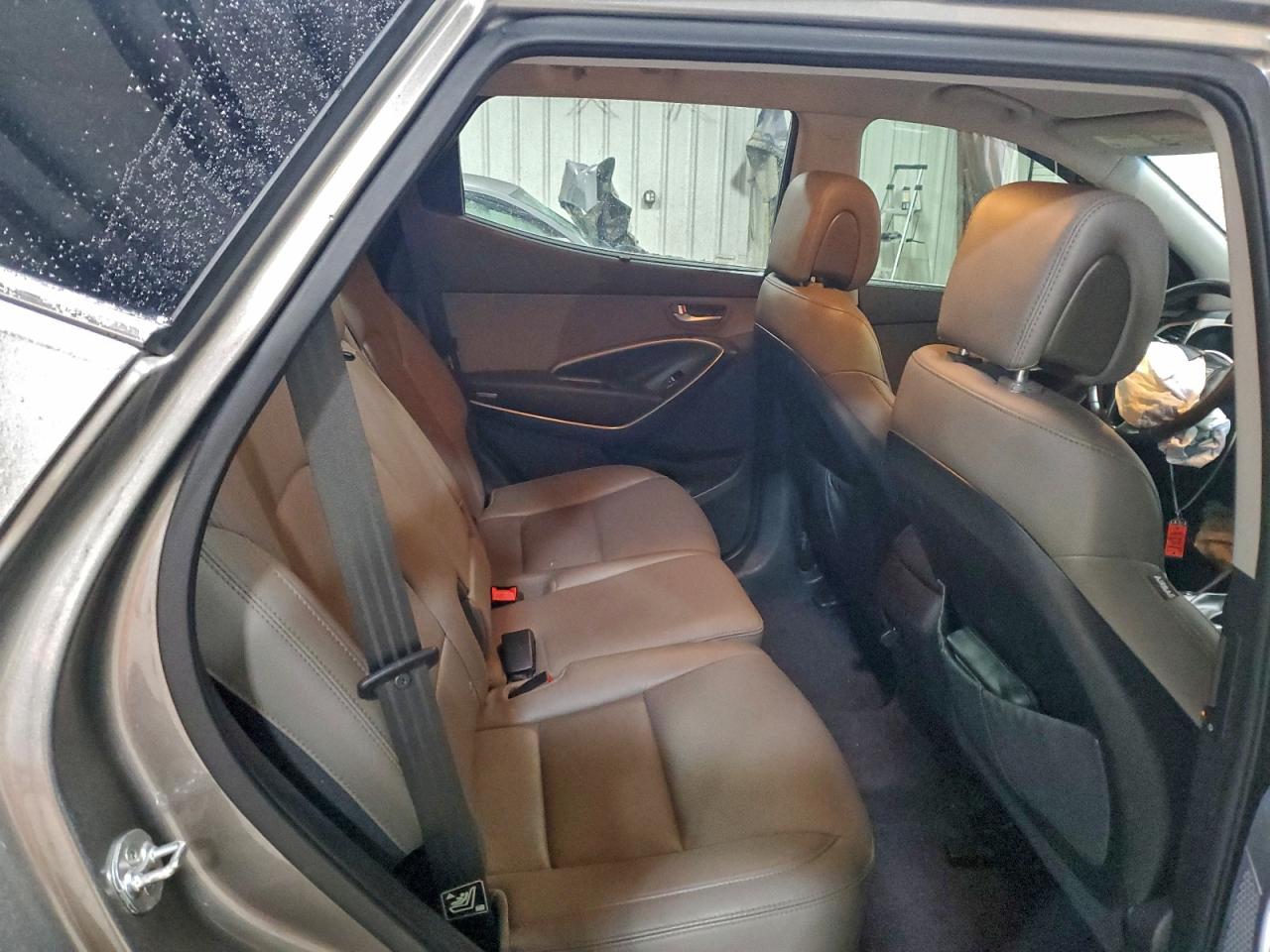 Hyundai SANTA FE Image 2