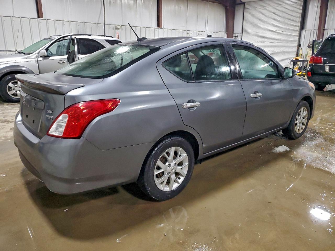 Nissan Versa S Image 2