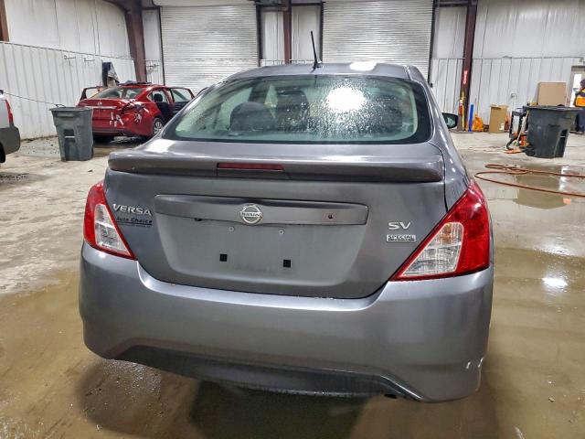 Nissan Versa S Image 6