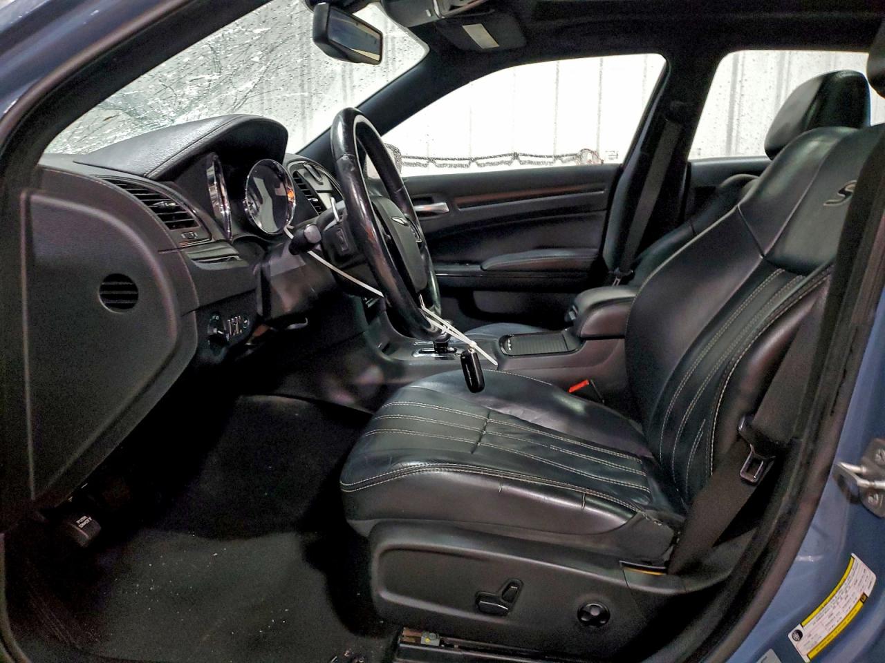 Chrysler 300 S Image 4