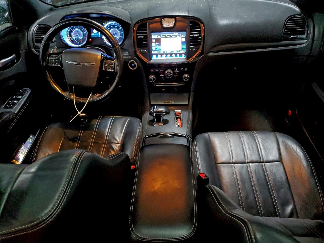 Chrysler 300 S Image 3