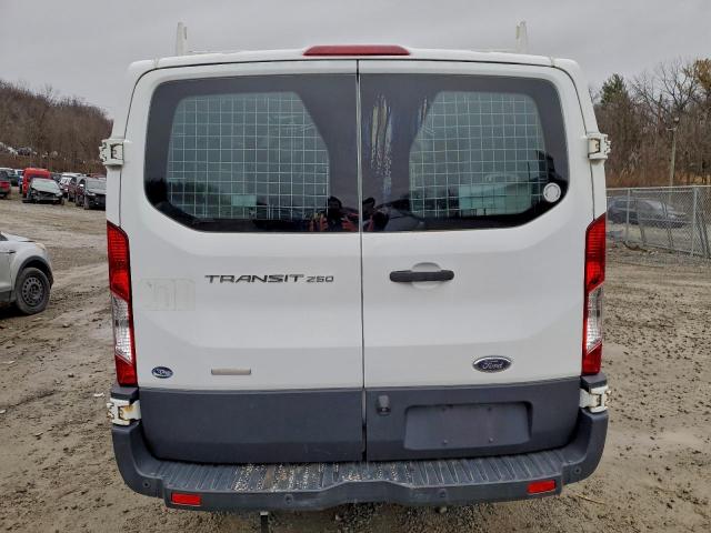 Ford Transit T-250 Image 6
