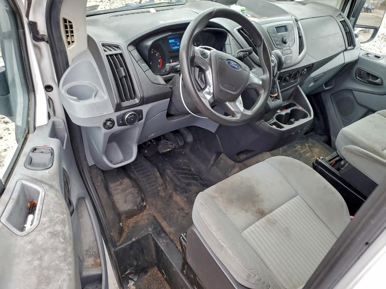 Ford Transit T-250 Image 4