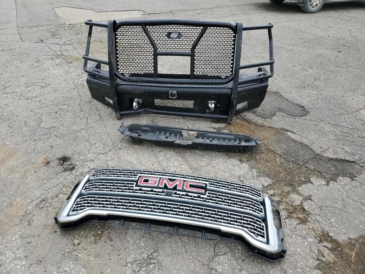 GMC Sierra K3500 Denali Image 12