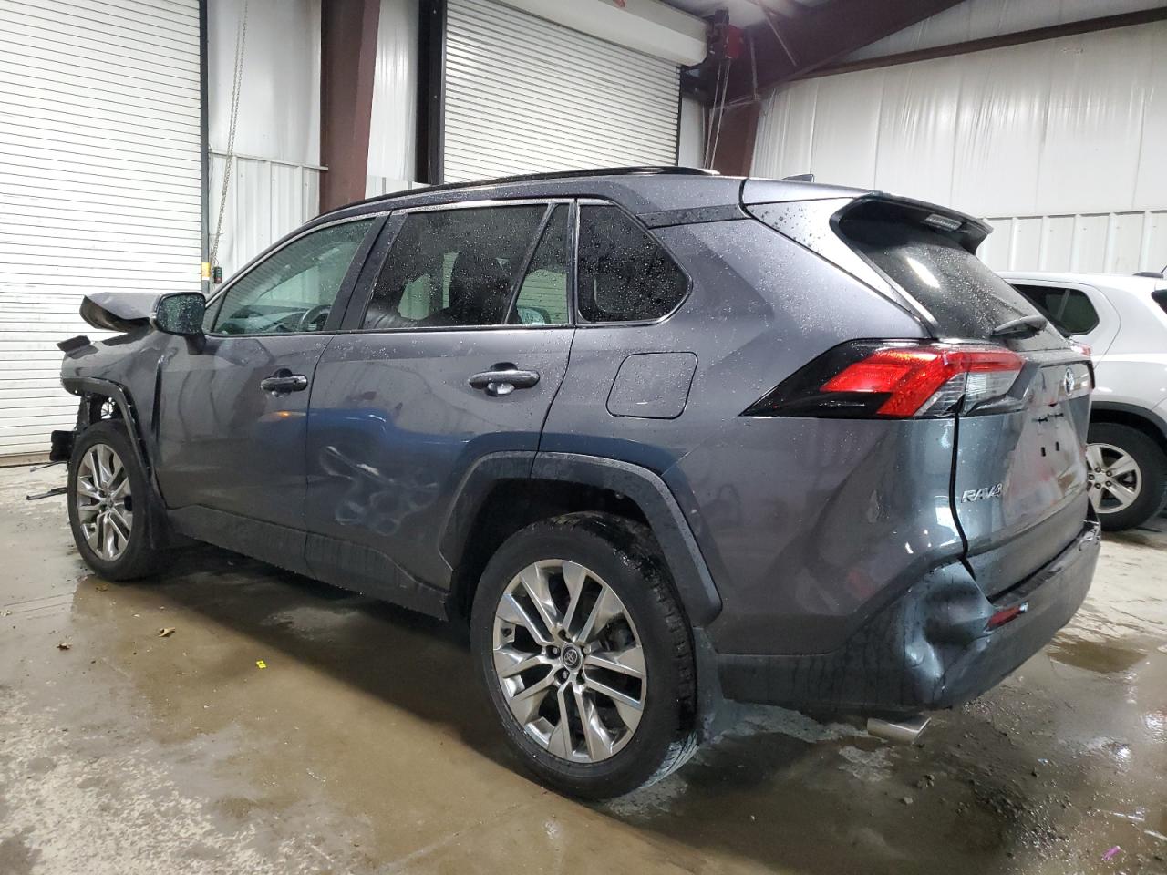 Toyota RAV4 Xle Premium Image 6