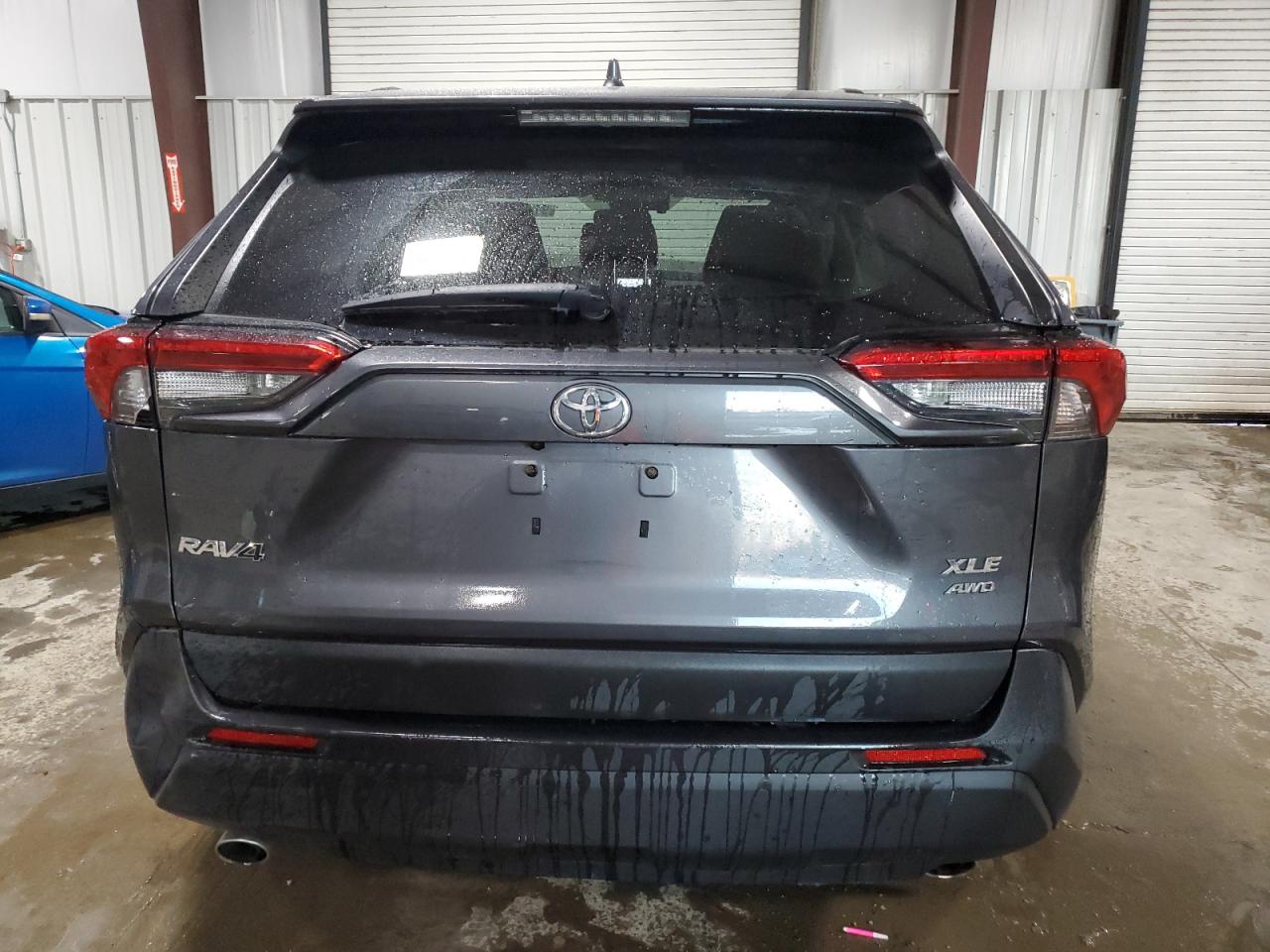 Toyota RAV4 Xle Premium Image 9