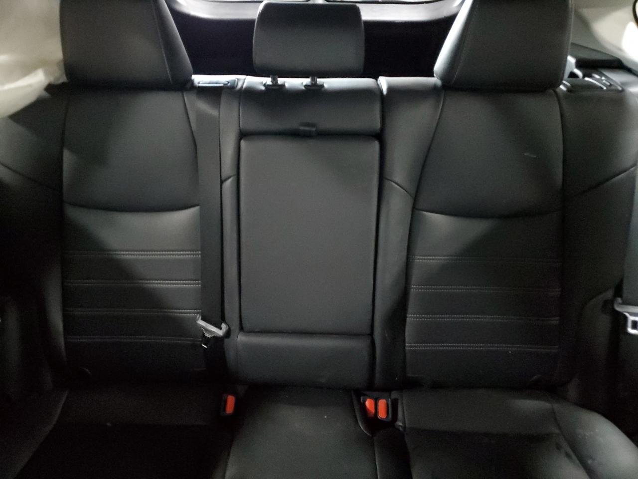 Toyota RAV4 Xle Premium Image 8