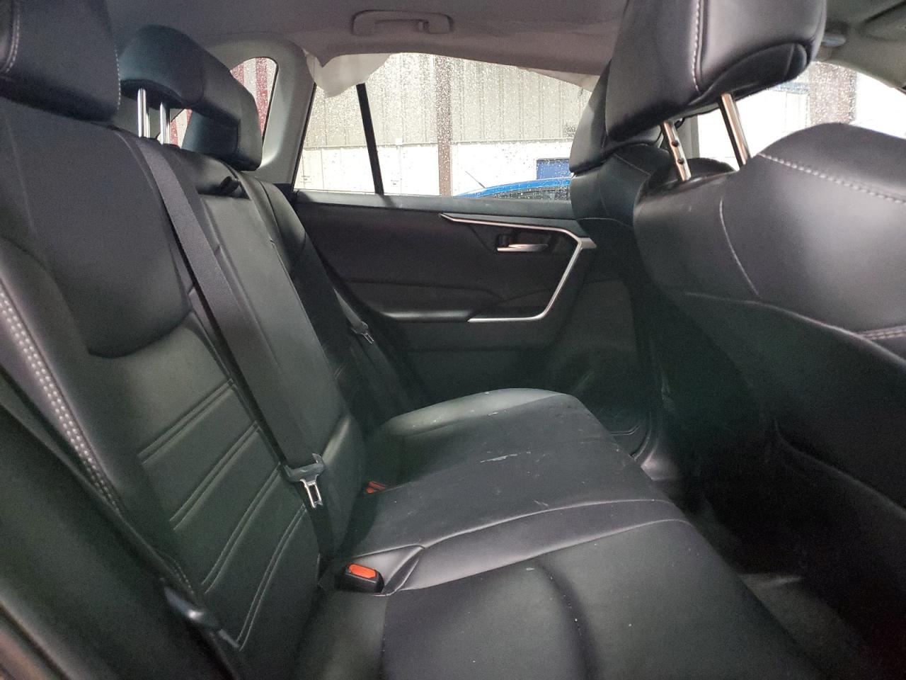 Toyota RAV4 Xle Premium Image 14