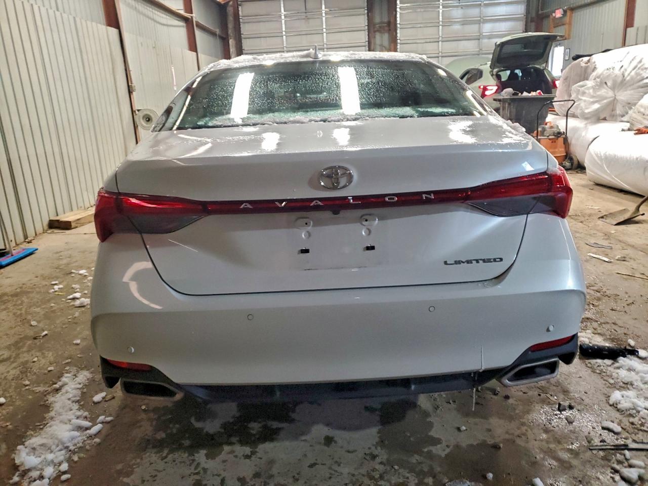 Toyota Avalon Limited Image 5