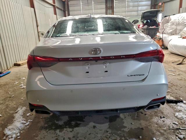 Toyota Avalon Limited Image 5