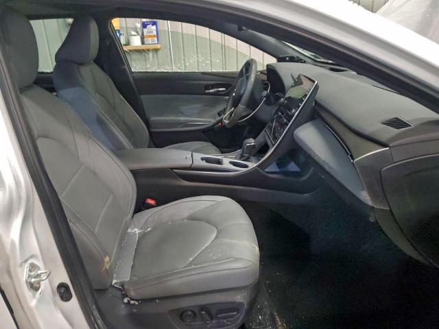 Toyota Avalon Limited Image 3