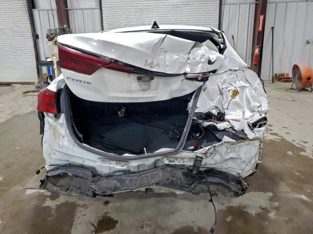 Kia Forte Fe Image 6