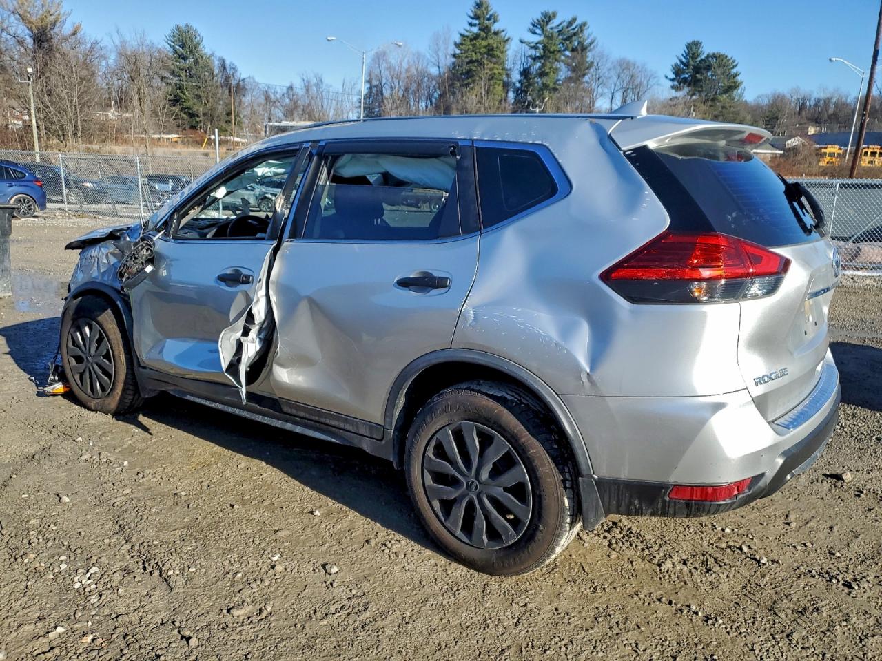 Nissan Rogue S Image 2